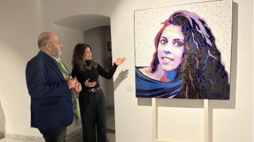 La Diputación de Toledo acompaña a la artista Estefanía Sanz en una muestra que nos enseña el mundo microscópico del arte