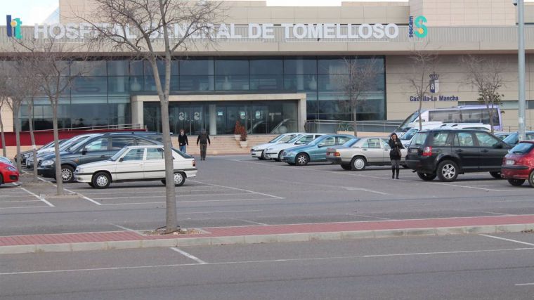 Hospitalizada una joven de 17 años afectada por el humo en el incendio de una vivienda en Tomelloso