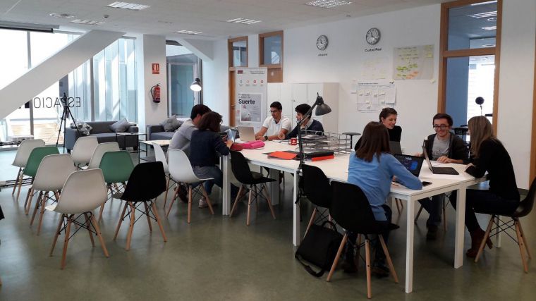 La UCLM y Banco Santander promueven el emprendimiento y la innovación a través de dos convocatorias universitarias
