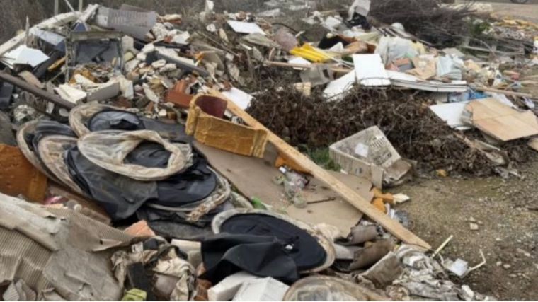 El Ayuntamiento retira 150m3 de escombros en las riberas del río Tajo