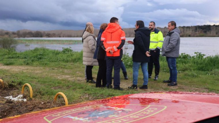 La crecida del Alberche obliga a evacuar a 58 personas de la urbanización Calalberche de Santa Cruz del Retamar