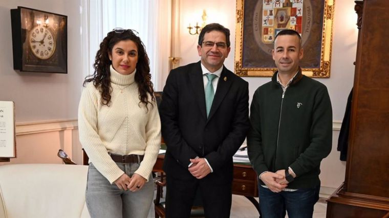 El alcalde de El Robledo pide ayuda a la Diputación de Ciudad Real para construir un puente sobre el río Alcobilla