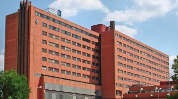 Afectados dos hombres por inhalación de humo tras el incendio en unas pistas de pádel de Marchamalo