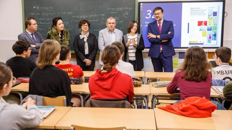 El Gobierno regional publica una guía para mejorar la respuesta educativa al alumnado con altas capacidades de Castilla-La Mancha 