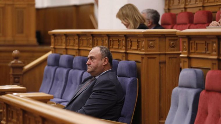 PSOE, PP y Vox chocan por los aranceles de EEUU al campo de CLM y la Junta teme una posible guerra comercial 