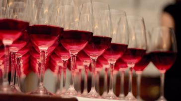 Trump amenaza con un arancel del 200% al vino y otras bebidas alcohólicas de la UE