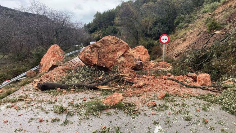 Cortada la CM-412 a su paso por Vianos (Albacete) debido a un desprendimiento de rocas