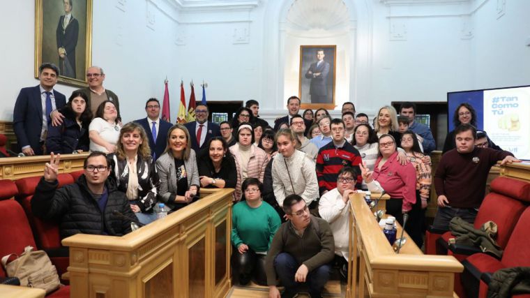 Velázquez invita a seguir trabajando juntos para conseguir la igualdad real de las personas con Síndrome de Down