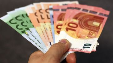 Montero anuncia un cambio normativo para devolver el IRPF a mutualistas jubilados "en un solo pago" este año