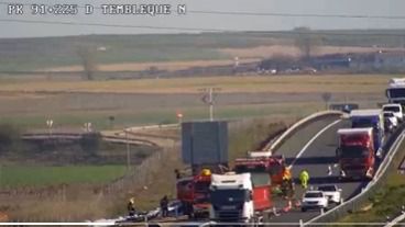 Abre el carril izquierdo de la autovía A-4 en Tembleque, cortada tras el incendio de un camión