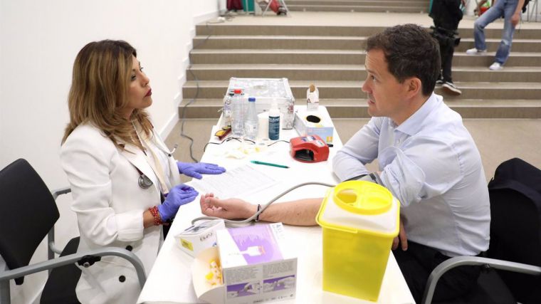 Decenas de personas pasan por el XVI Maratón de Donantes de Sangre de Cadena SER en Eurocaja Rural en Toledo