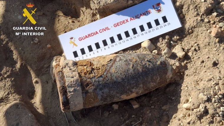 La Guardia Civil neutraliza un proyectil localizado en un terreno rural de Almansa