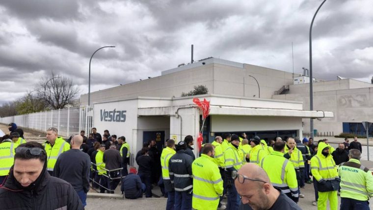 Denuncian presiones a la plantilla de Vestas por parte de la dirección para dificultar la participación en la huelga