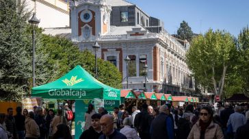 Globalcaja sortea tarjetas de 30 euros para incentivar la lectura durante la Fiesta del Libro de Albacete 
