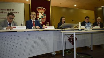 La Facultad de Humanidades de Albacete entrega su Premio de Honor al periodista Alfonso González-Calero y el Premio “Pedro Simón Abril” al profesor Alfredo Alcahut