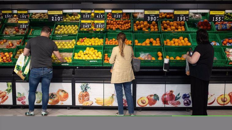 La gran distribución prevé abrir con 'normalidad' este martes tras recuperar el suministro eléctrico