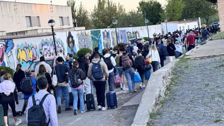 Malagón da refugio a casi 300 viajeros de un tren varado por el apagón