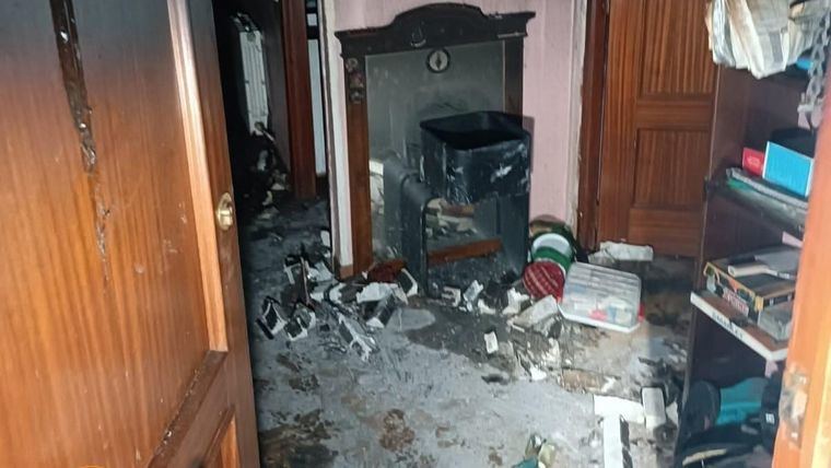 Evacuado un bloque de pisos en Fuensalida por el incendio de una vivienda