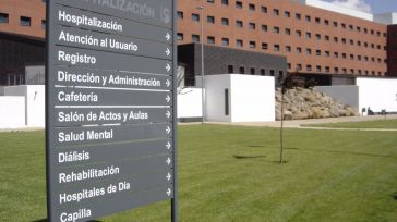 Trasladan al hospital de Ciudad Real a un joven de 17 años que cayó desde un tejado de Valdepeñas