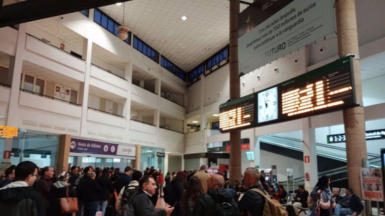 Usuarios del servicio AVANT Ciudad Real-Toledo piden a Adif y Renfe un plan de contingencias ante imprevistos como el robo de cable