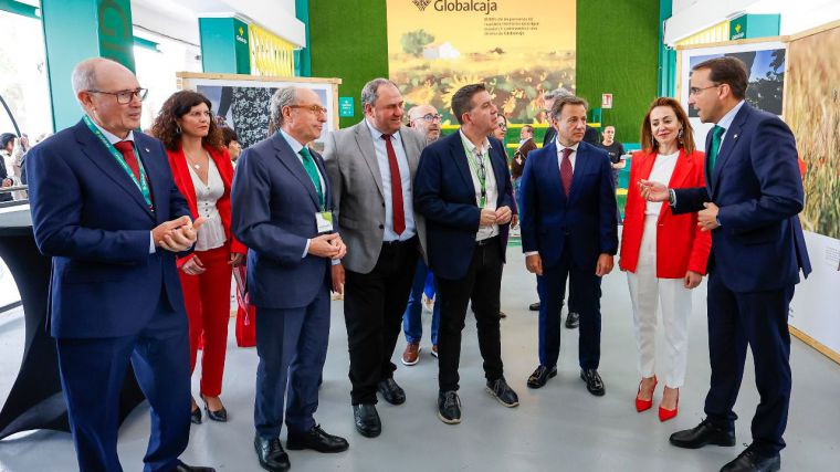Globalcaja demuestra su implicación con el sector agroalimentario apoyando EXPOVICAMAN desde sus orígenes