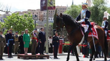 Velázquez muestra su agradecimiento y orgullo por recibir a la Guardia Real en Toledo, un ejemplo de amor y fidelidad a España