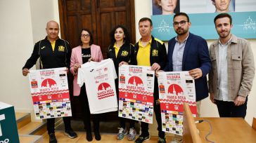 La Diputación de Toledo respalda la IX Carrera Nocturna Solidaria de Fuensalida, una ‘Marea Rosa’ cargada de energía positiva y solidaridad