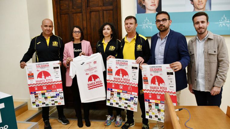 La Diputación de Toledo respalda la IX Carrera Nocturna Solidaria de Fuensalida, una ‘Marea Rosa’ cargada de energía positiva y solidaridad