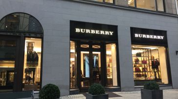 Burberry recortará 1.700 empleos en todo el mundo para reducir costes tras cerrar en pérdidas su año fiscal