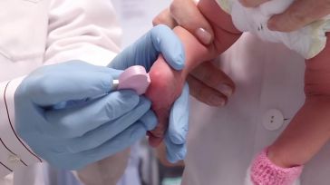 Castilla-La Mancha amplía hasta 30 las enfermedades metabólicas a detectar en recién nacidos a través de la prueba del talón