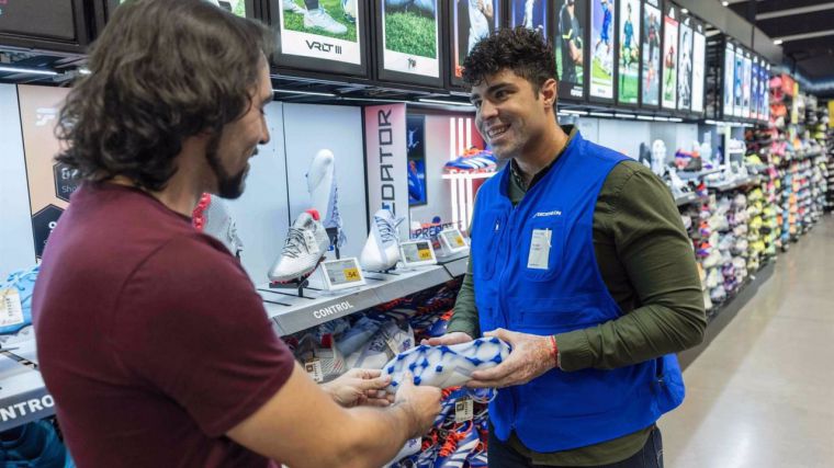 Decathlon publica 650 ofertas de empleo para cubrir la campaña de verano