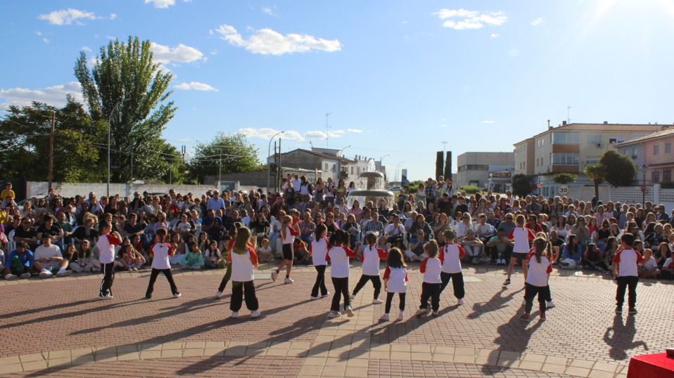 Miles de personas participan en las distintas acciones de FERACAM durante el viernes y el sábado