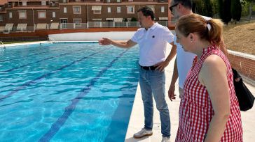 Carlos Velázquez visita la piscina de Santa María de Benquerencia en la que se han invertido cerca de 400.000 euros para evitar la pérdida de agua