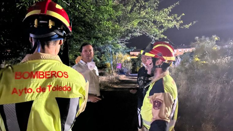 Susto en Toledo: Un incendio en el barrio de La Legua hace temer a los vecinos por sus casas