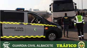 La Guardia Civil investiga a un conductor por perder la carga de su vehículo, no avisar a emergencias y provocar un accidente en Tobarra