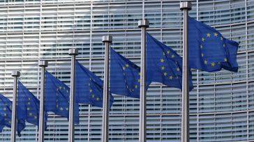 Bruselas avisa a España de la desviación del 0,4% del gasto en 2025 