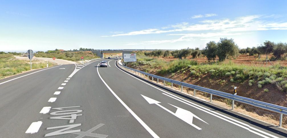Accidente mortal en Burguillos: Un vehículo se sale de la carretera y deja dos fallecidos y tres heridos