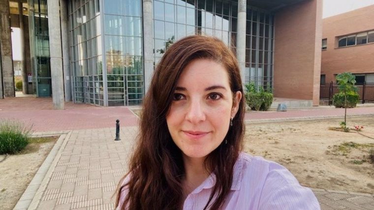 Una investigación de la UCLM advierte de que hablar en bucle por WhatsApp afecta a la salud mental