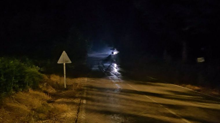 Las fuertes tormentas en la provincia de Cuenca obligan al rescate de personas atrapadas por la crecida de los cauces fluviales