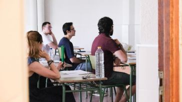 STE-CLM denuncia el "calor extremo" de las oposiciones docentes en la región: "Opositores y tribunales a la brasa"