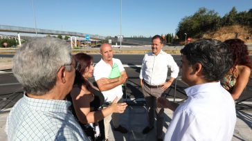 Carlos Velázquez visita el vial de conexión entre la TO-20 y la Ronda de Buenavista