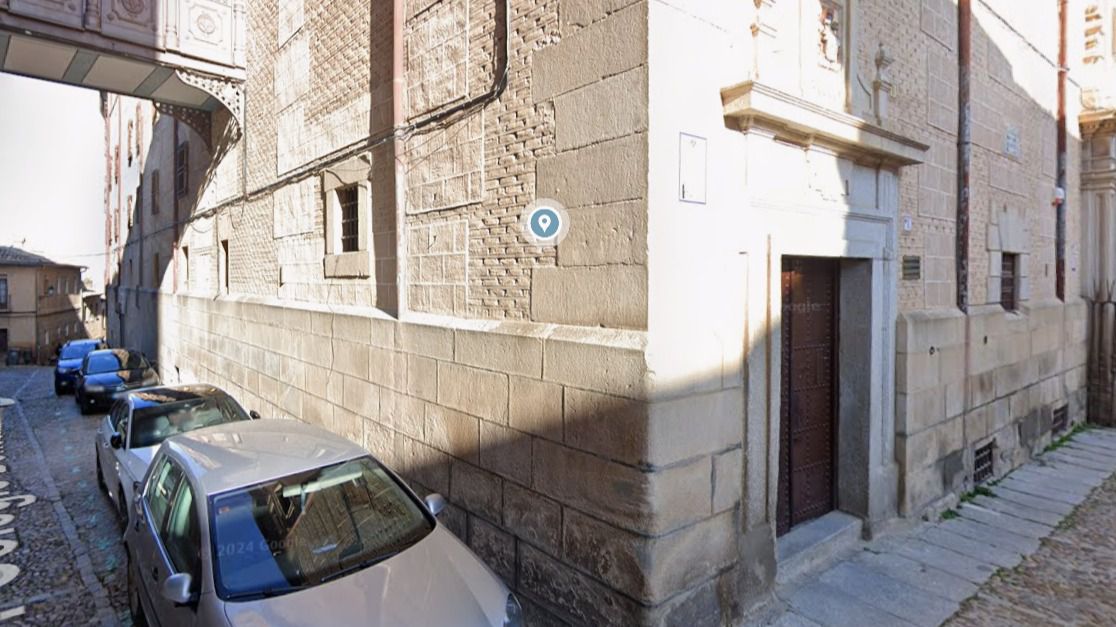 Un coche provoca una gran fuga de gas junto a varios edificios oficiales de CLM en pleno Casco Histórico de Toledo