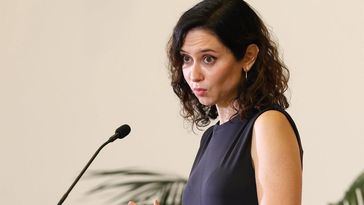 Ayuso reivindica a "referentes socialistas" como Page o Lambán pese a la "desesperación" del PSOE 