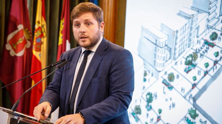 El Consejero de Fomento demanda tener una primera reunión con Puente sobre el AVE: 'Si me convoca en verano, yo voy a estar'