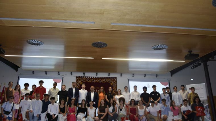 La UCLM y el Gobierno regional reconocen al alumnado con mejores resultados en la PAU y en las Olimpiadas del Conocimiento