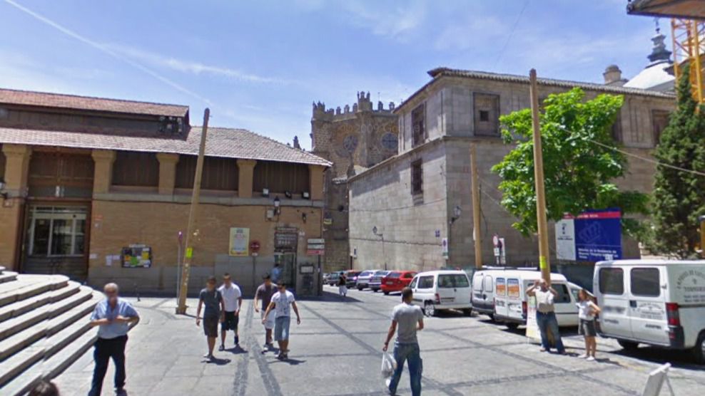 Velázquez avanza la recuperación de la Plaza Mayor de Toledo para potenciarla reordenando tráfico y bares