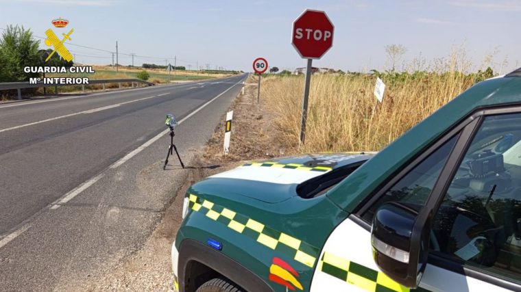 Investigado al circular con su vehículo a 222 km/h en una carretera limitada a 90 km/h en Casas Ibáñez