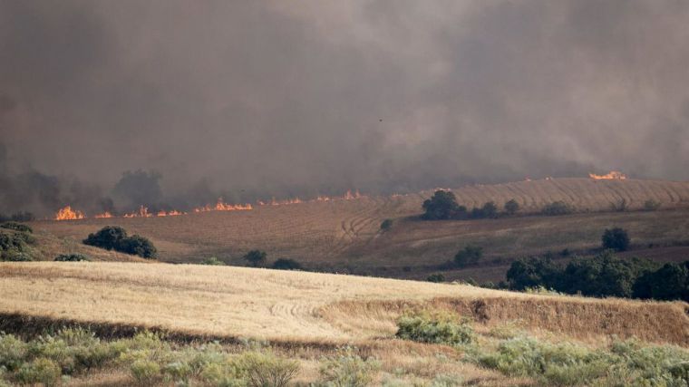 Madrid asume el mando unificado por el incendio en Méntrida y la UME colabora en su extinción