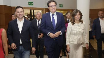 Óscar López asegura que la intención del Gobierno es negociar y presentar los Presupuestos para 2026