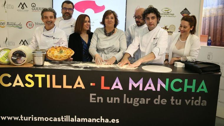 La consejera de Economía, Empresas y Empleo, Patricia Franco, visita el stand de Castilla-La Mancha en la Feria Internacional de Turismo.